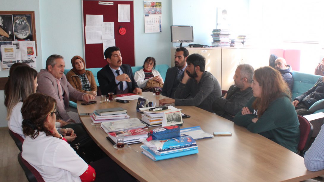   Milli Eğitim Müdürü Kerem KARAHAN Toparlar Ortaokulunu ziyaret etti.