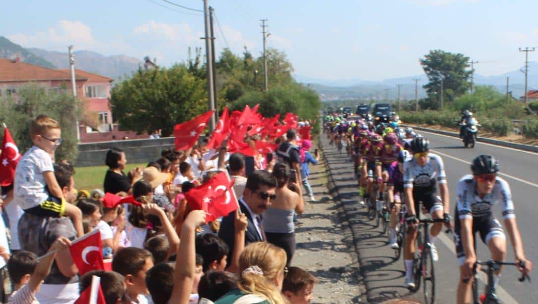 58. Cumhurbaşkanlığı Türkiye Bisiklet Turu'nda Öğrencilerin Heyecanı