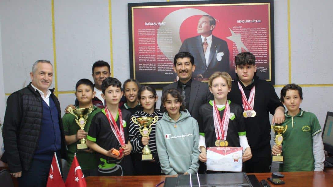 Milli Eğitim Müdürü Kerem KARAHAN, Türkiye ve Bölge Finallerine Katılacak Öğrencileri Makamında Kabul Etti