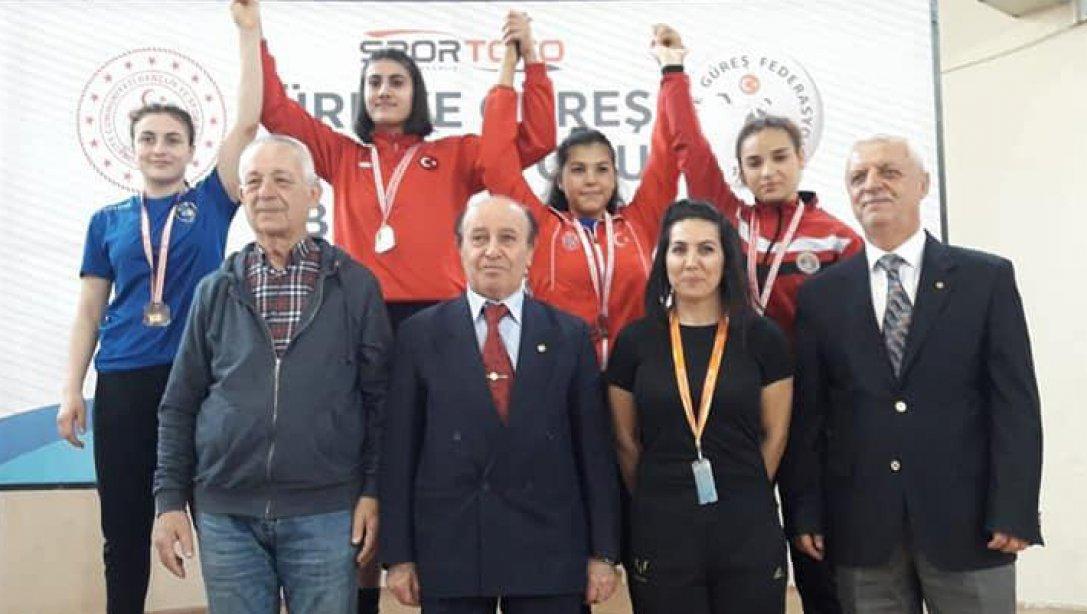 Yıldız  Bayanlar Serbest Güreş Türkiye Şampiyonasına Köyceğiz damgasını vurdu