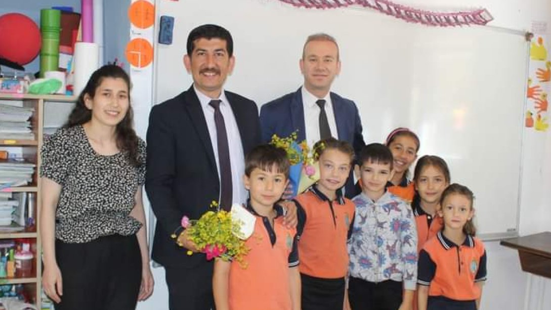 Büyükkaraağaç'lı Öğrenciler Yeni Okullarına Kavuşmanın Sevincini Yaşıyorlar